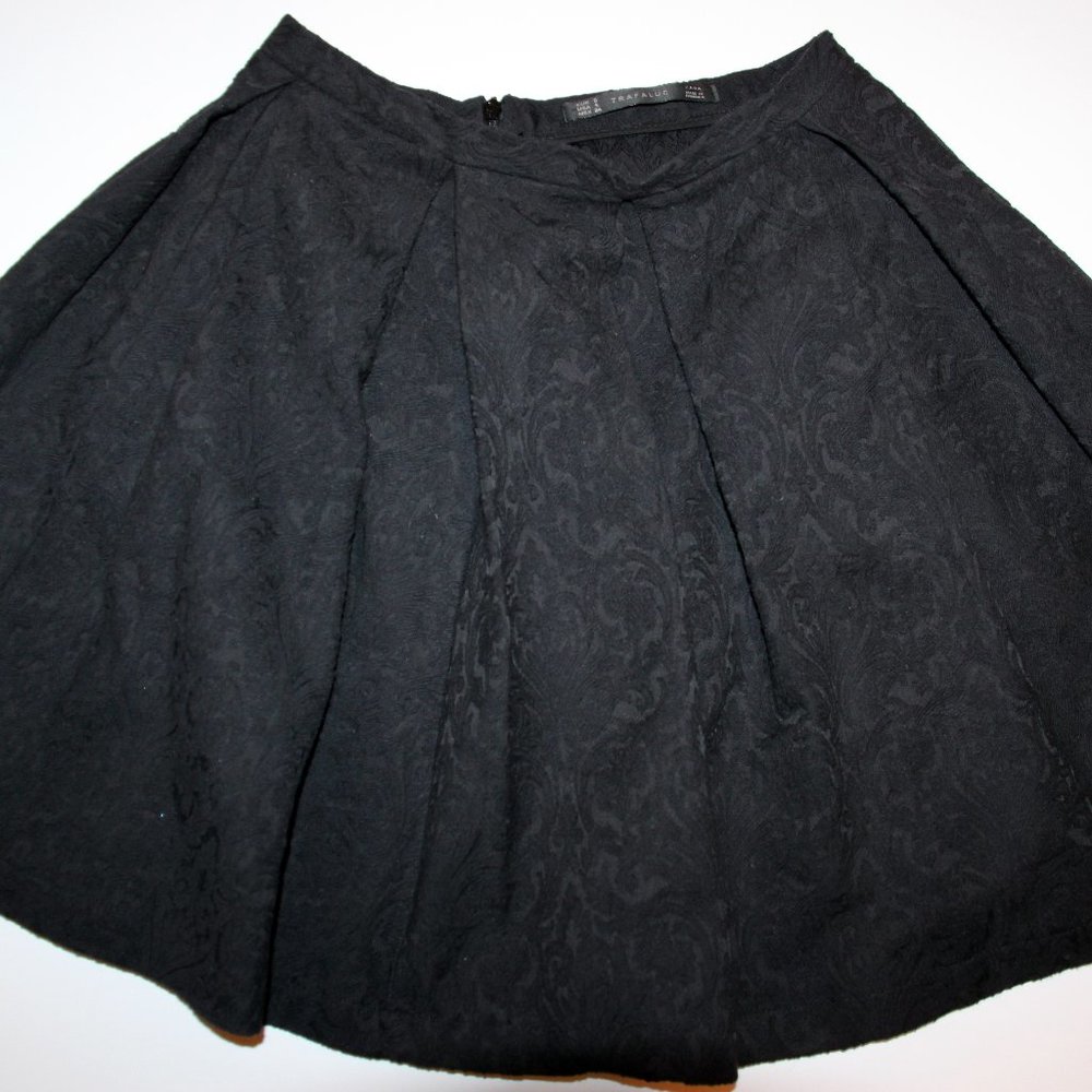 1/2 PRICE MARKDOWN!  Zara Trafaluc Pleated Jacquard Miniskirt Size S